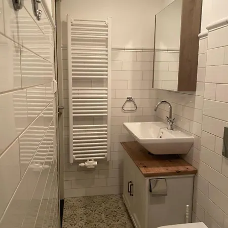 Апартаменты Basic Little House Scheveningen *