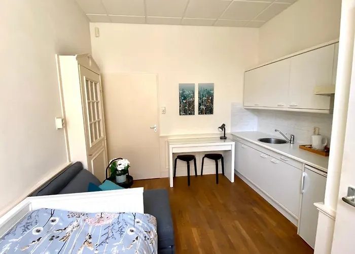 Apartment Basic Little House Scheveningen