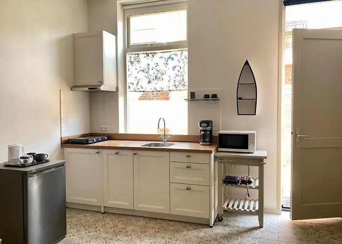 Basic Little House Scheveningen * Гаага